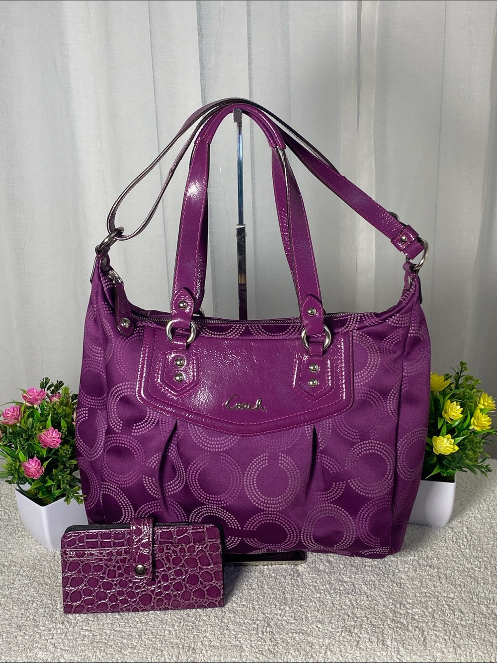 GUC Coach Purple Signature C Shoulder Bag
